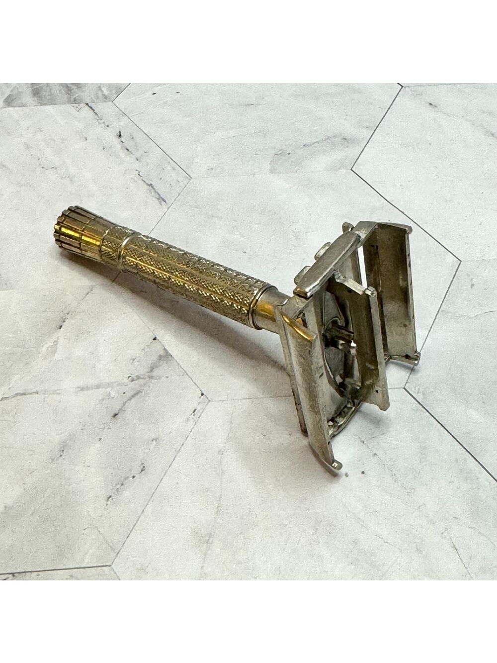 Vintage Z-2 Gillette Super Speed Flare Tip Safety Razor in Great Cond 1954